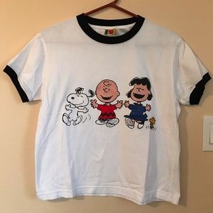 Vintage Peanuts cropped T-shirt. Size Medium
